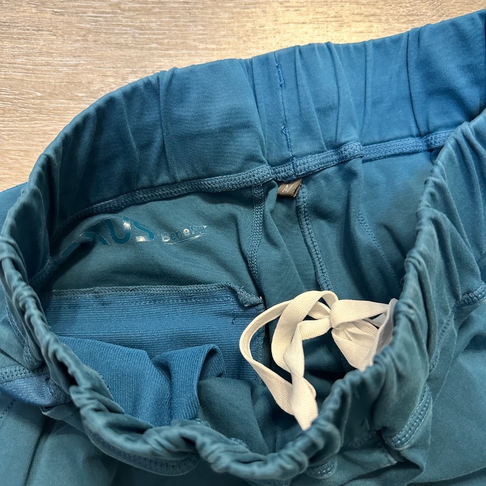 Women’s Scrub Set – Size Medium – Blue – Gently Used - Picture 4 of 4